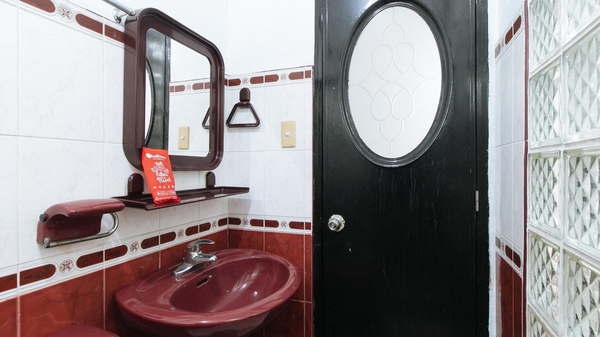 Reddoorz At Plus Villa Gloria Тагуиг Екстериор снимка