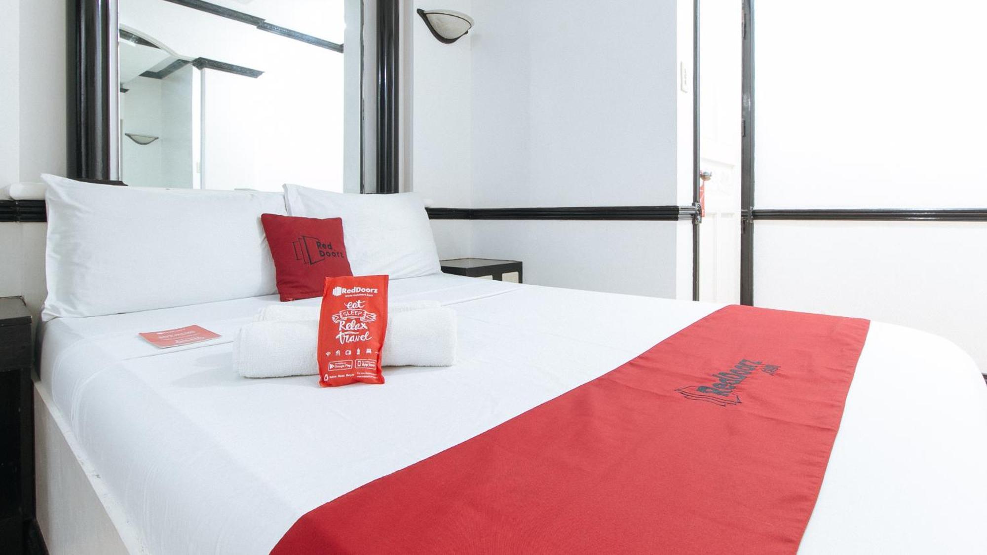 Reddoorz At Plus Villa Gloria Тагуиг Екстериор снимка